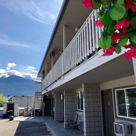 Canterbury Inn Invermere Extérieur photo