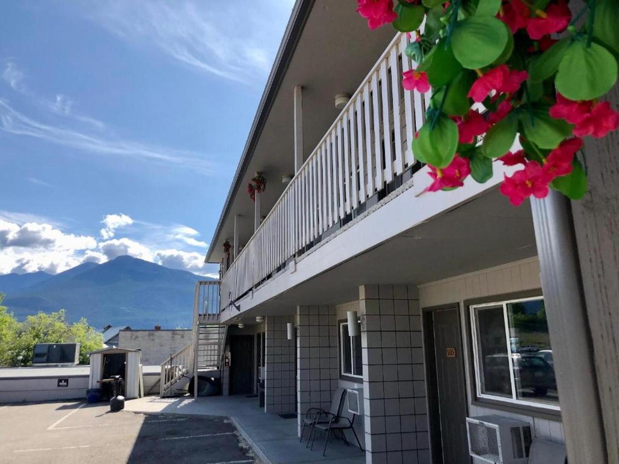 Canterbury Inn Invermere Extérieur photo