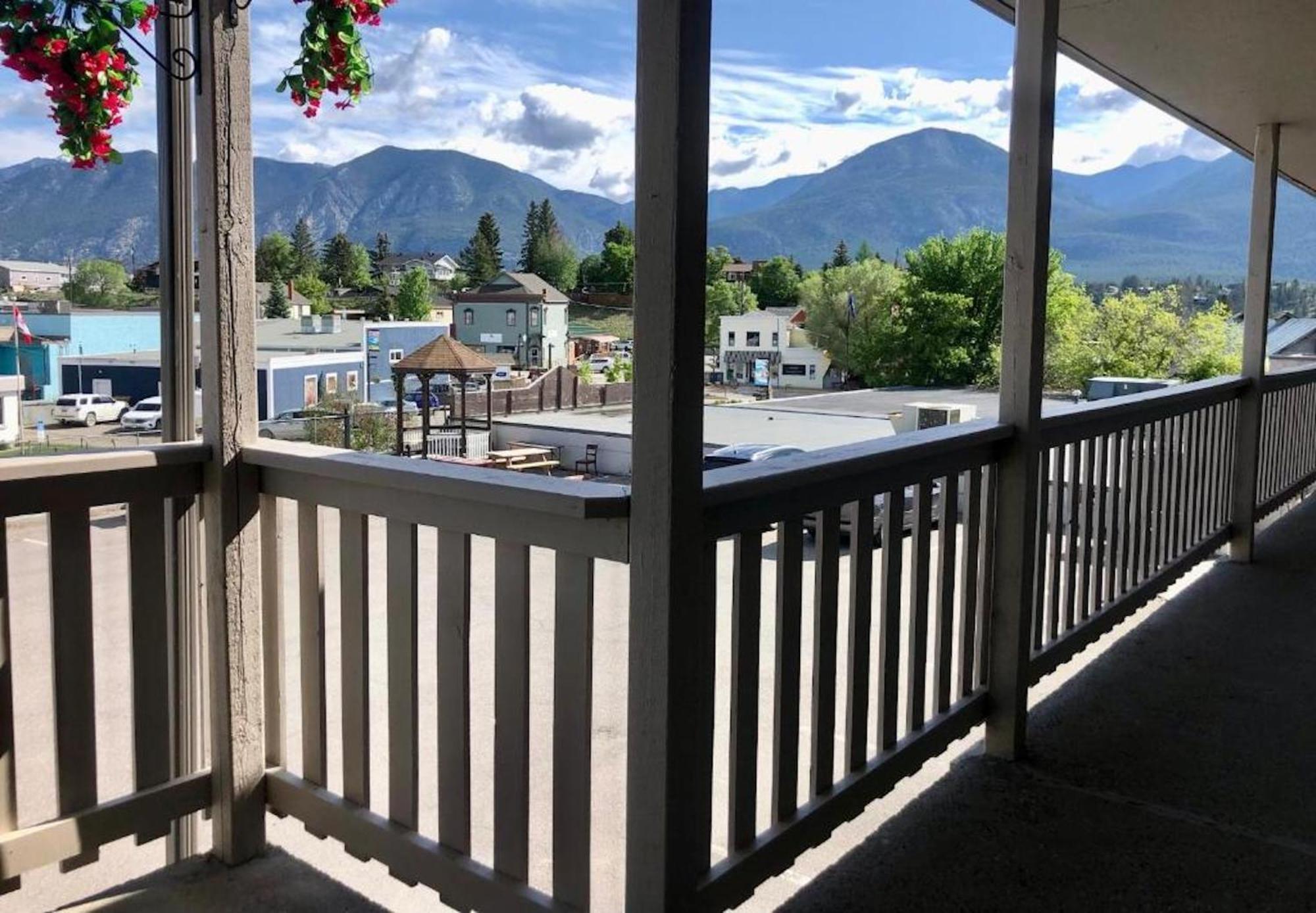 Canterbury Inn Invermere Extérieur photo