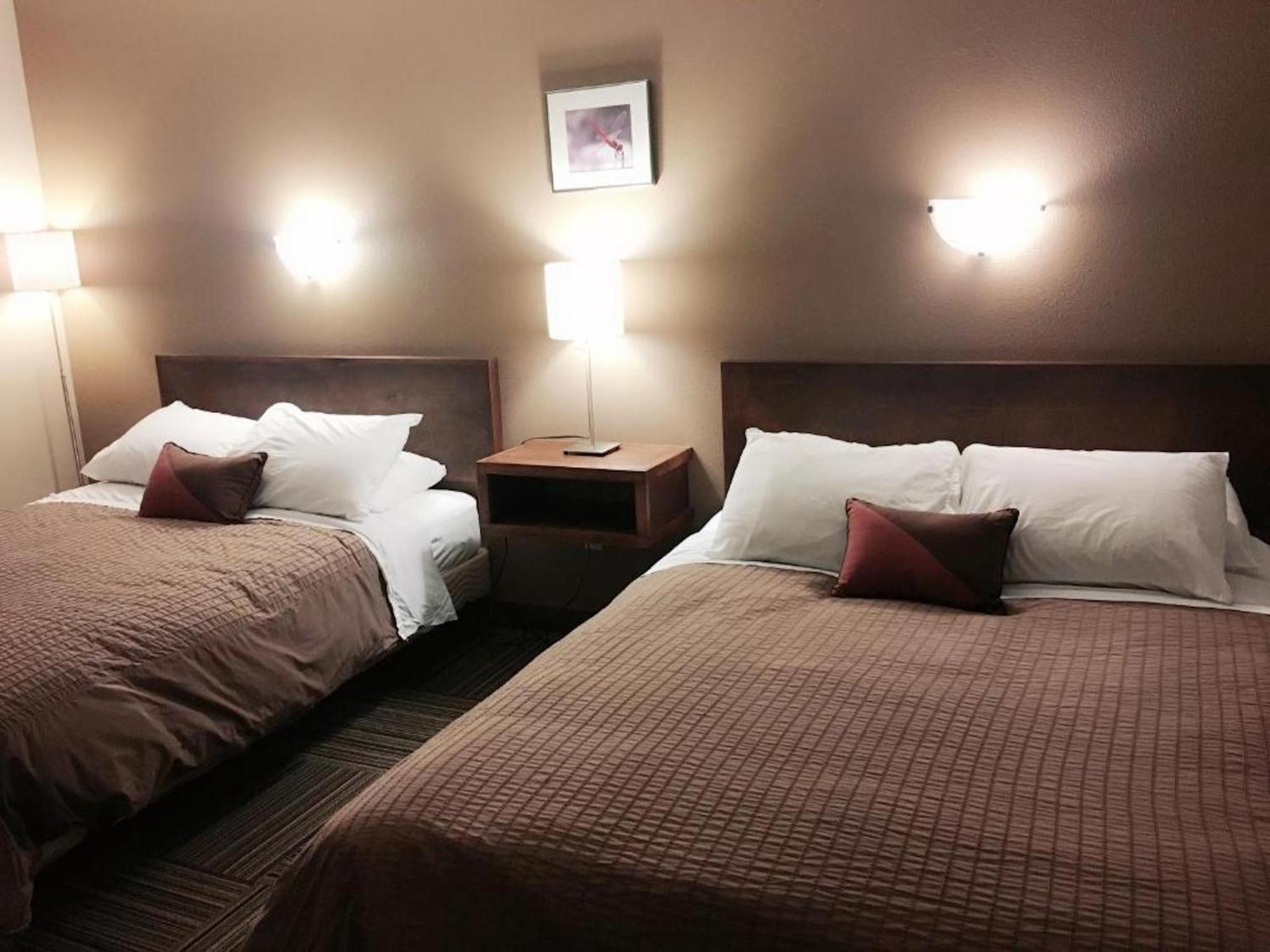 Canterbury Inn Invermere Extérieur photo